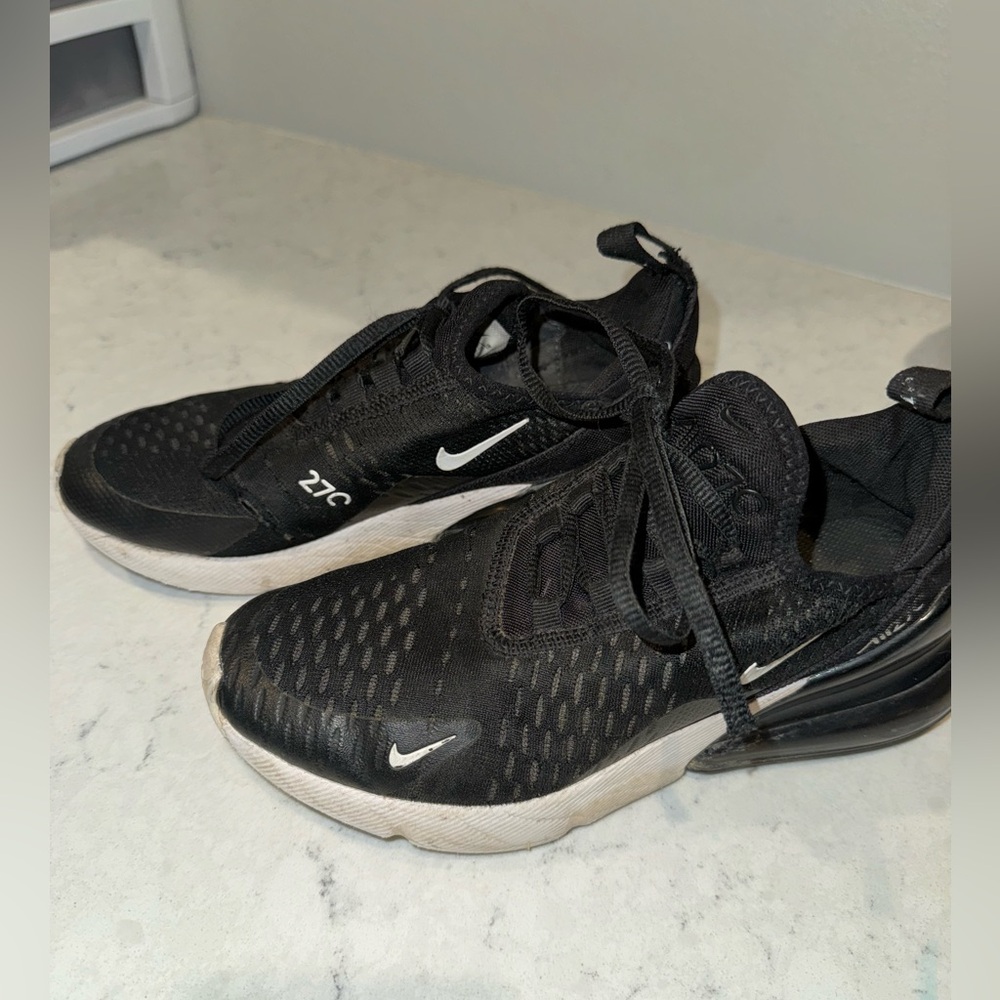 Nike 270 Kids Youth Sneakers Size 4Y Tennis Shoes Black White